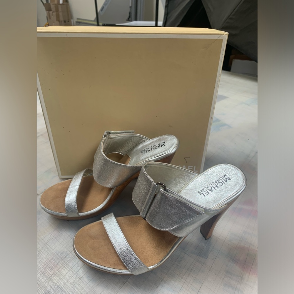 Michael Michael Kors Metallic Heels 7.5 with Box